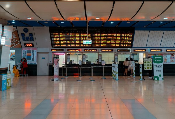 Discovering the rich heritage of uk pottery: your guide to experiencing masterful craftsmanship